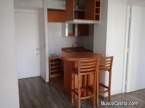 EXCELENTE DEPARTAMENTO 1 DORMITORIO 1 BAÑO. METRO SANTA LUCÍA