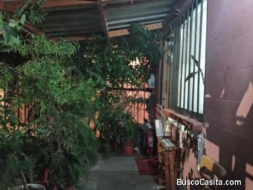 SE VENDE CASA DOS PISOS