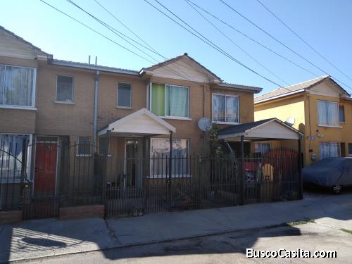 SE VENDE CASA DOS PISOS AMPLIADA COMPLETAMENTE SOLIDA.