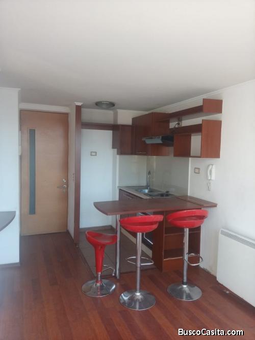 DEPARTAMENTO METRO LA MONEDA. 1 DORMITORIO 1 BAÑO $300.000.-