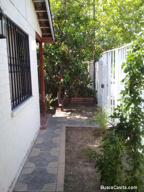 SUPER BONITA CASA, 3 DORMITORIOS 2 BAÑOS y ESTACIONAMIENTOS.
