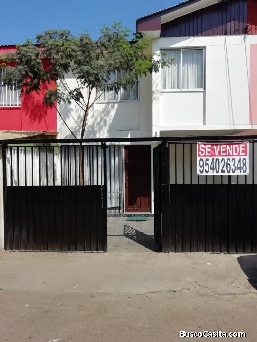 Se vende hermosa casa regularizada en sector norte a pasos de constanera.