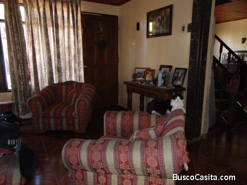 Amplia casa muy bien ubicada, totalmente REGULARIZADA