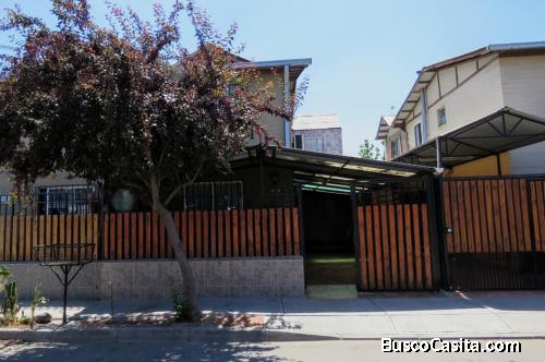 BONITA CASA, MUY BIEN CONSERVADA. CALLE TAURO, BOSQUES DE SAN LUIS, QUILICURA