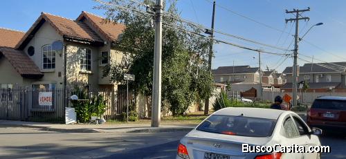 excelente casa de 2 pisos ubicada en sector residencial de Machali