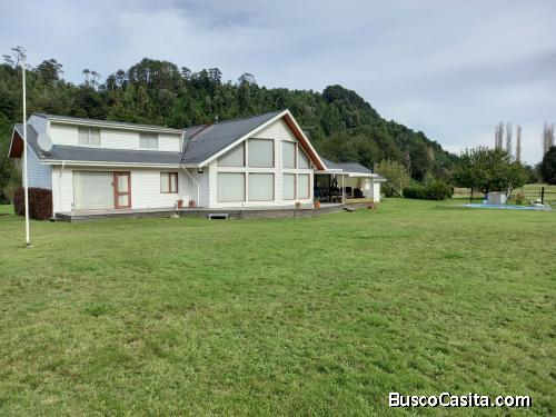 SE VENDE PARCELA CON CASAS EN CHAMIZA