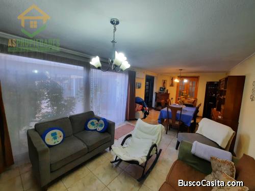 VENTA AMPLIA CASA, EXCELENTE CONECTIVIDAD 