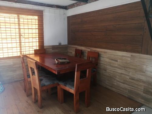 Casa dos pisos, a dos cuadras de plaza de Renca.