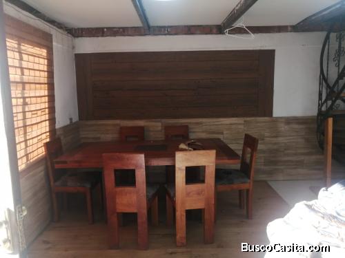 Casa dos pisos, a dos cuadras de plaza de Renca.