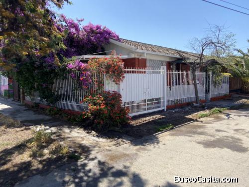 Venta de casa con local comercial 
