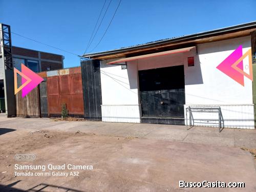 Vendo Amplio Sitio con Local Comercial