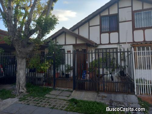 Casa en sector residencial cerca del Líder Santa Amalia