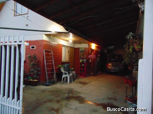 GRAN OPORTUNIDAD, Amplia casa para Inversionistas en Cerro Navia