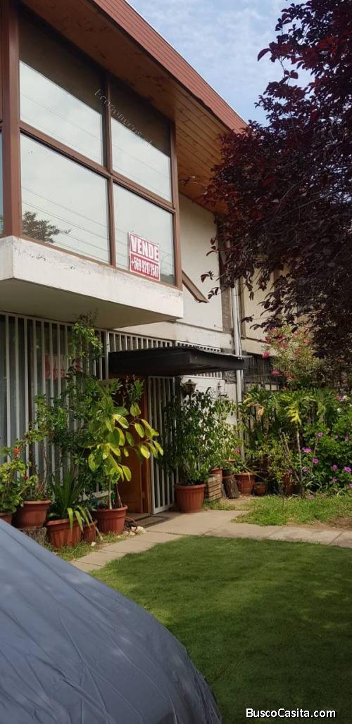 VENDO HERMOSA CASA EN ÑUÑOA