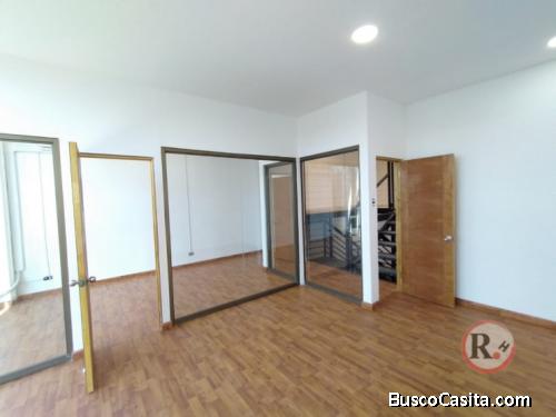 Bodega de 3 Pisos en Condominio Sector Aeropuerto