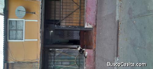 Se vende casa rn buen estado a cuadra del.metro