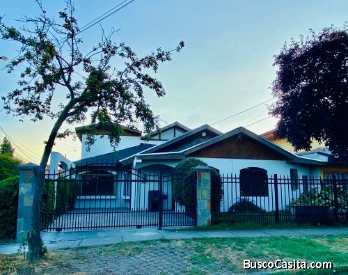 SE VENDE CASA DE 2 PISOS 