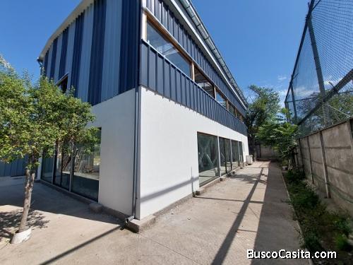 Buin centro, arriendo edificio interior.