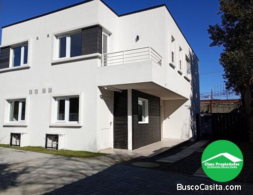 Nuevas Estilo Mediterráneo, Modernas, Condominio Privado.
