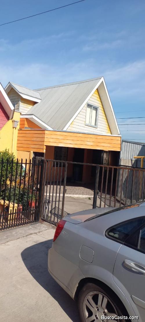 Casa de dos pisos ampliada con excelente ubicación en San Carlos Ñuble