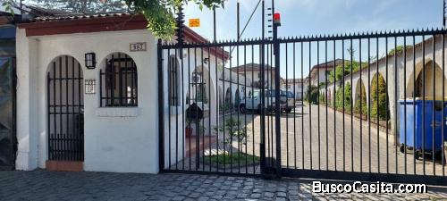 San Bernardo, venta de casa en condominio central.