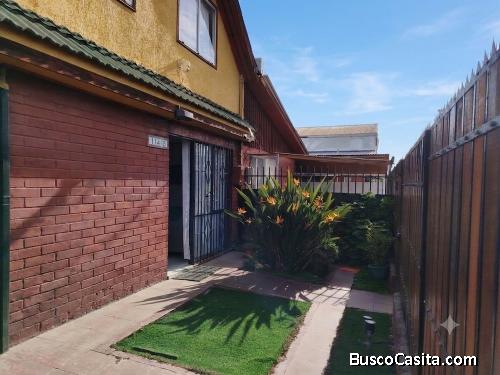 Casa de 2 pisos en venta en La Florida | Amplios espacios, estacionamiento techado