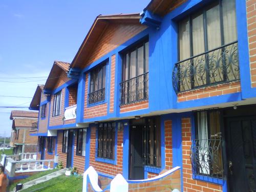 VENDO EXCELENTE CASA DOSQUEBRADAS