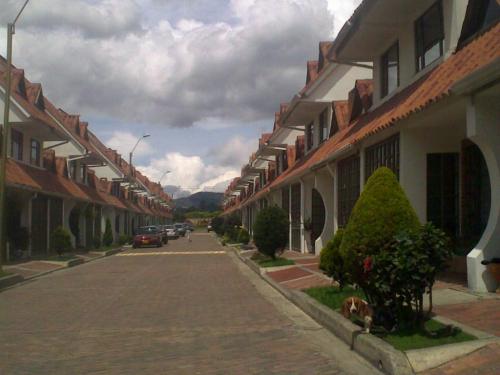 Mosquera Hermosa Casa Chalet de 3 Niveles 190 m2 $250’000.000 Ofertar