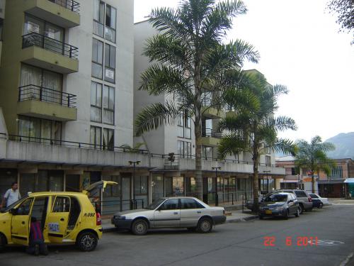 SE VENDEN LOCALES COMERCIALES EN DOSQUEBRADAS