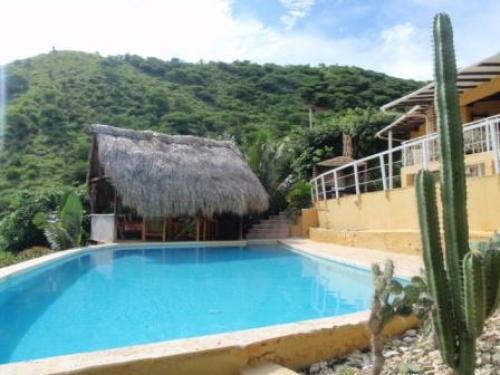 TAGANGA preciosa casa con piscina, vista al mar y playa a 300m .