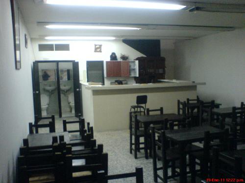 LOCAL GRANDE CERCA 2 UNIVERSIDADES $180 MILLONES 311 5648522 Bogotá