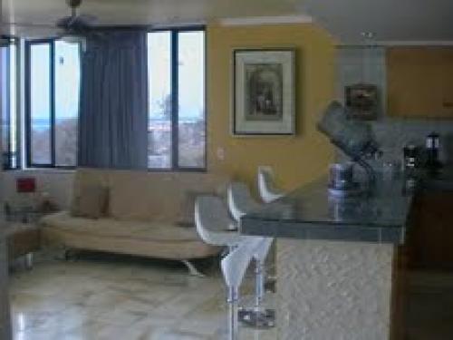 alquilo apartamento con exelente vista al mar en san andres islas