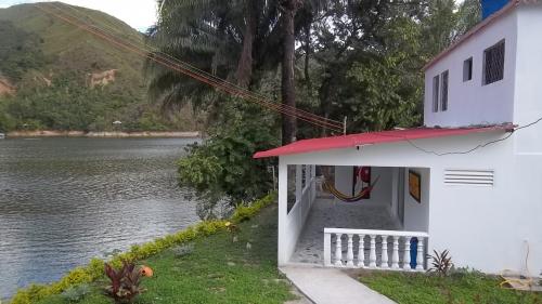 Hotel en Prado Tolima (Hotel Cabañas Bella Vista)