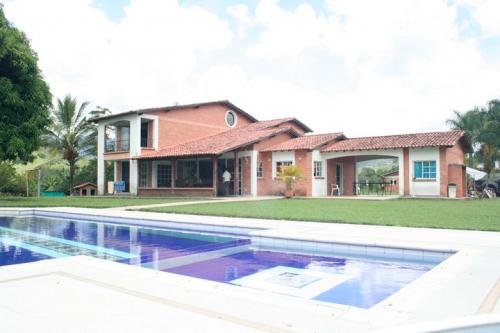 ALQUILO CASA CAMPESTRE  EN COMBIA