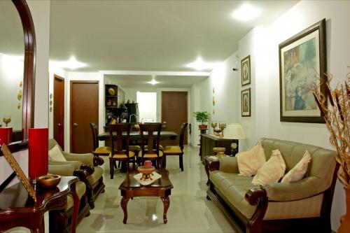 VENDO LUJOSO APARTAMENTO FRENTE AL MAR STA MTA MAG.