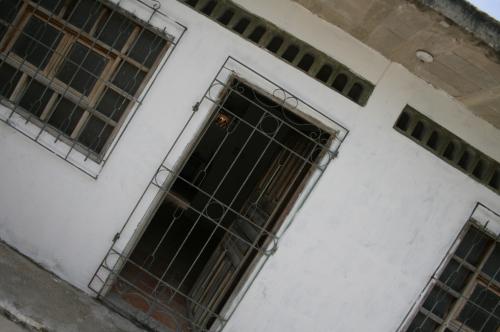CASA A 4 CUADRAS DE LA PLAYA  DE TOLU. VENCAMBIO