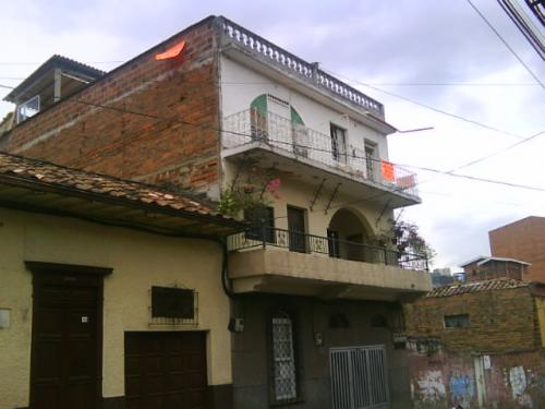 VENDO CASA CON ESPECTACULAR TERRAZA
