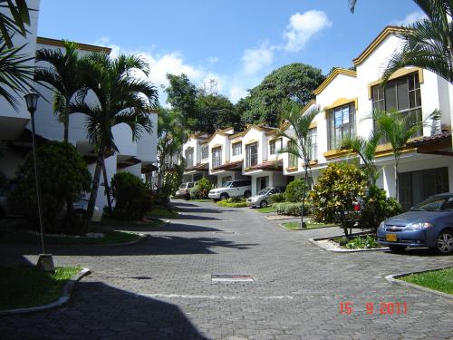 SE VENDE CASA EN LOS ÁLAMOS 