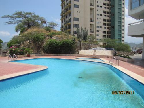 APARTAESTUDIO FRENTE AL MAR  - RODADERO SUR