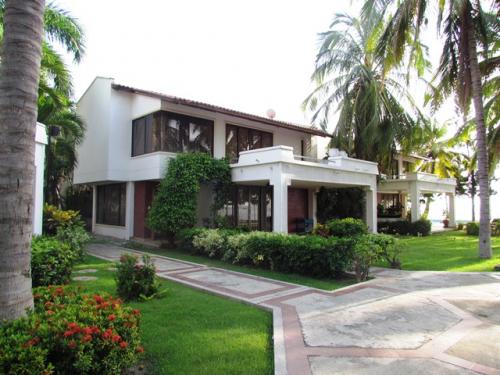 Hermosa casa con salida a la playa sector Bello Horizonte Santa Marta.