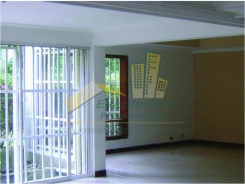 Se vende casa en Medellín - El Poblado (2AL181)