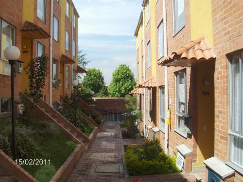 LINDA Y ESPACIOSA CASA CONJUNTO CERRADO SECTOR MUY TRANQUILO