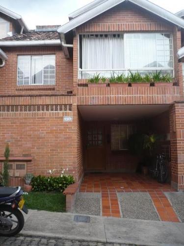 VENDO HERMOSA CASA EN LA MOTA