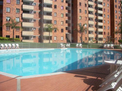 venta apartamento con acabados de lujo y jacuzzi en el baño principal
