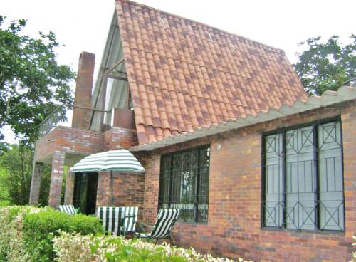 Vendo Finca con Chalet nuevo y lote con árboles Frutales, Vereda La Florida, Nocaima, Cundinamarca