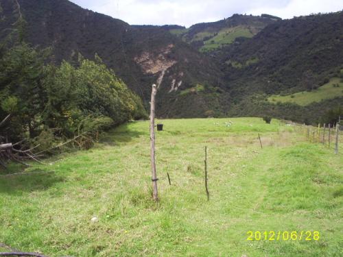 FINCA EN LA CALERA - Cerca a Casa de Campo.