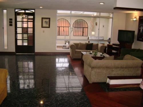 VENDO ESPECTACULAR CASA EN NORMANDIA EN BOGOTÁ