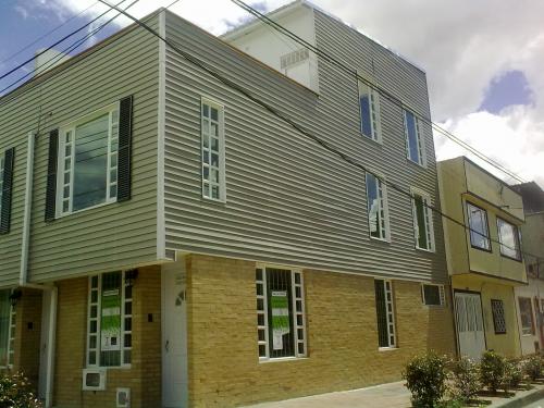 VENDO CASA EN ALCALA DE TRES PISOS CON GARAGE