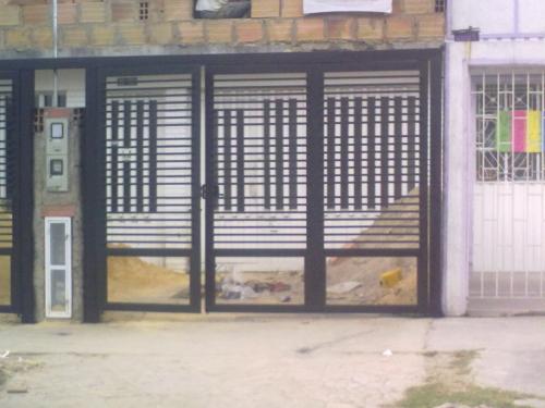 VENDO CASA EN SANTA RITA POR LA ZONA COMERCIAL