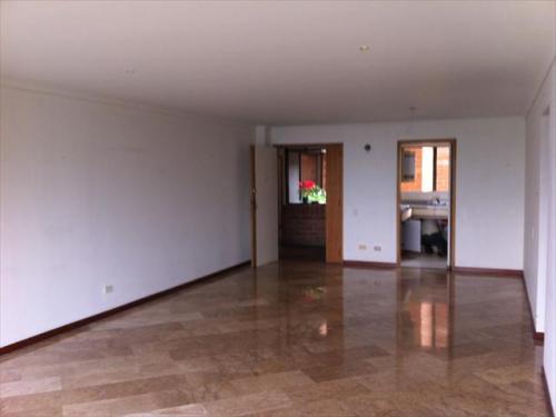 SE VENTE APARTAMENTO EN EL POBLADO.